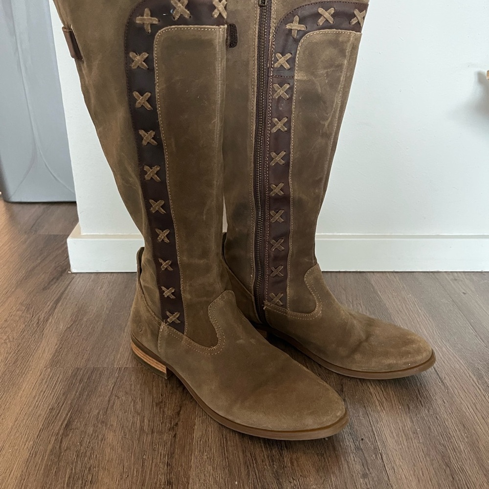 Born boots, only worn 3 times. Really pretty boots and lots of compliments.